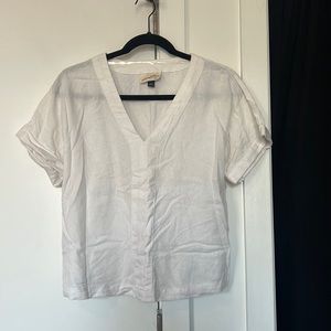 Universal Thread White Pleated Short Sleeve V-Neck Top — Size: S